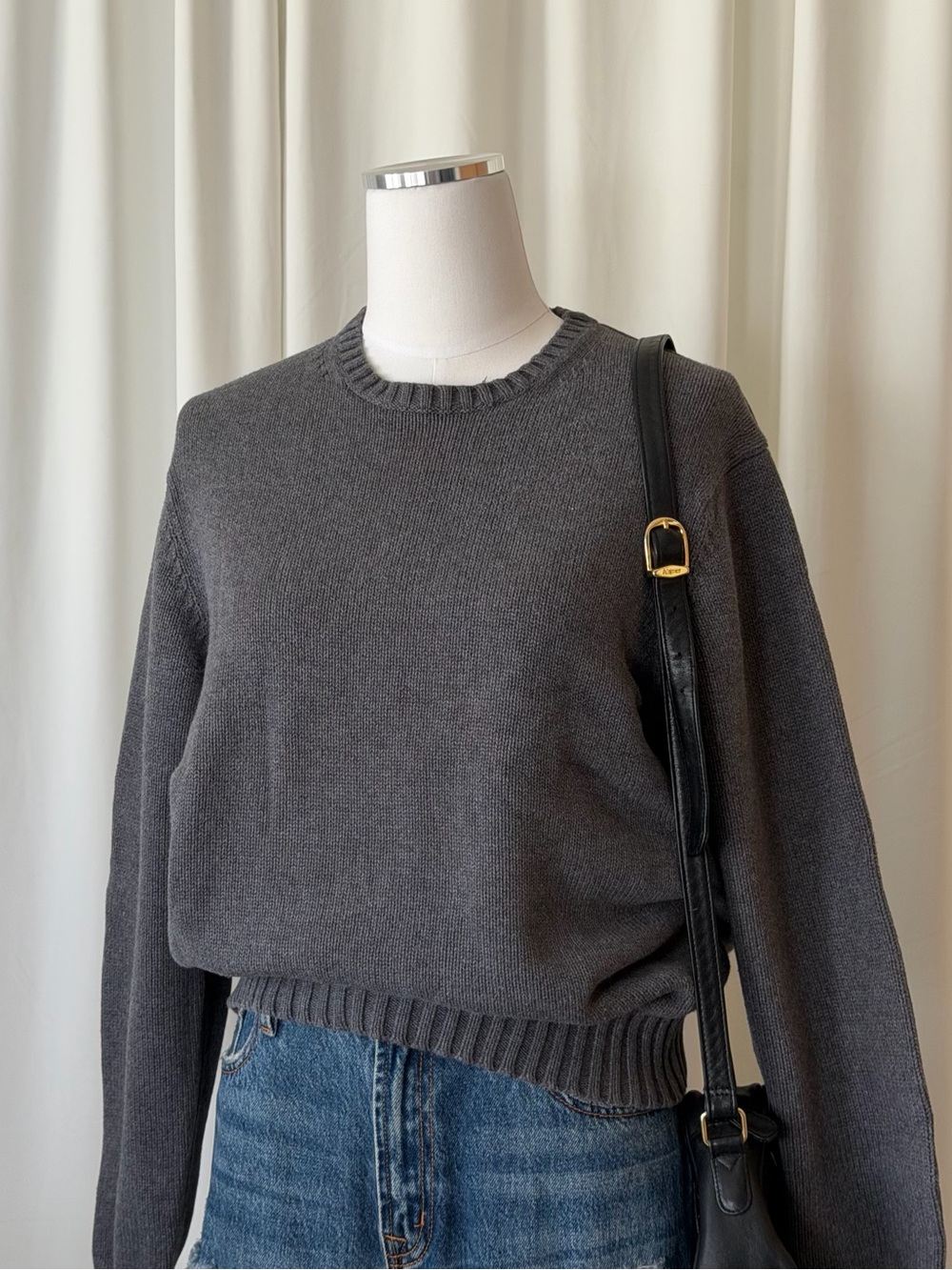 Vintage Y2K G.H. Bass Earth Grey Cotton Knit Crewneck Sweater Size Medium.